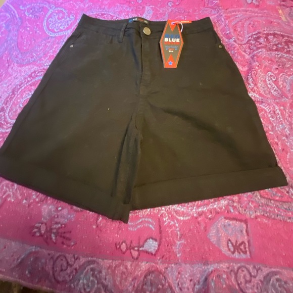 WOMEN’S SHORTS BUNDLE - Picture 12 of 12